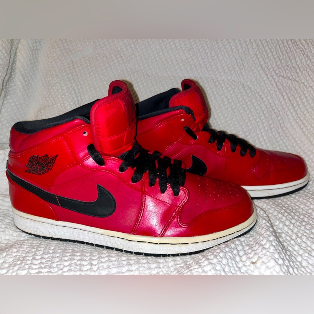Air Jordan 1 Mid Gym Red and White -Size 11  ***Banned Chicago Red*** VERY CLEAN